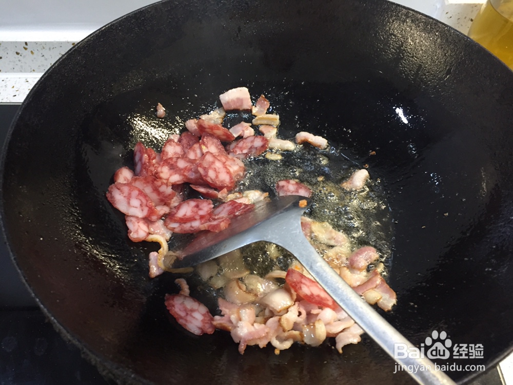 香喷喷的腊肠培根蛋炒饭