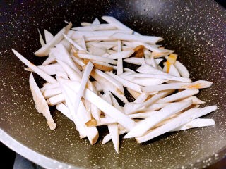 杏鲍菇炒肉丝的做法