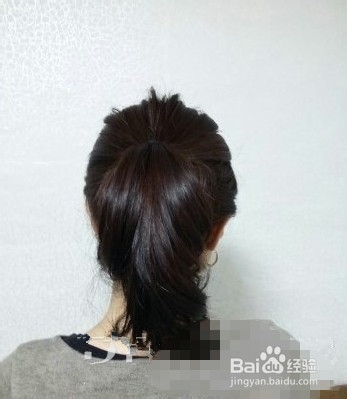 蓬松丸子头怎么扎