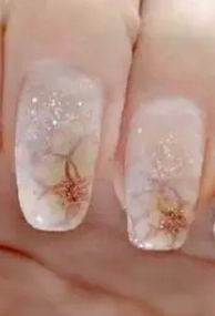 怎样自己美甲朦胧桃花