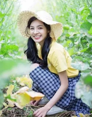 照相姿势怎么摆好看野外