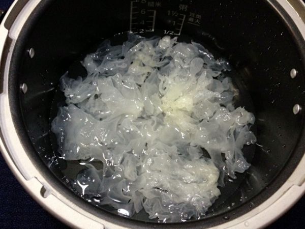 冰糖银耳雪梨羹