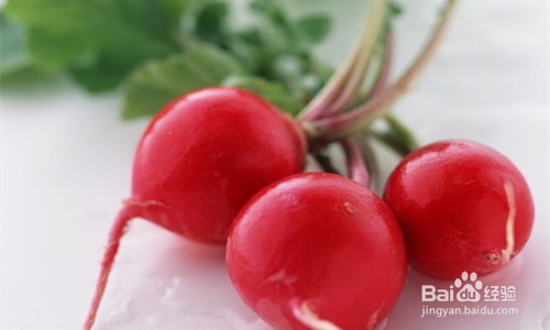 如何用萝卜片缓解胃部不适？