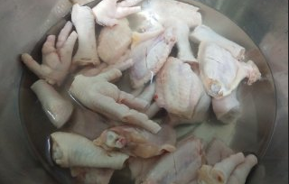 鸡爪鸡翅煲怎么做