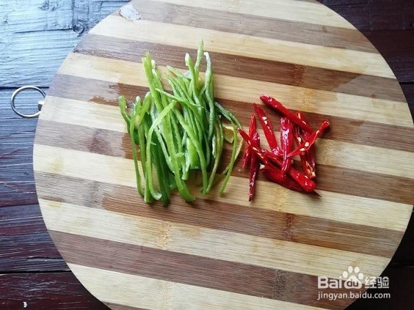 土豆新吃法:凉拌酸辣土豆丝