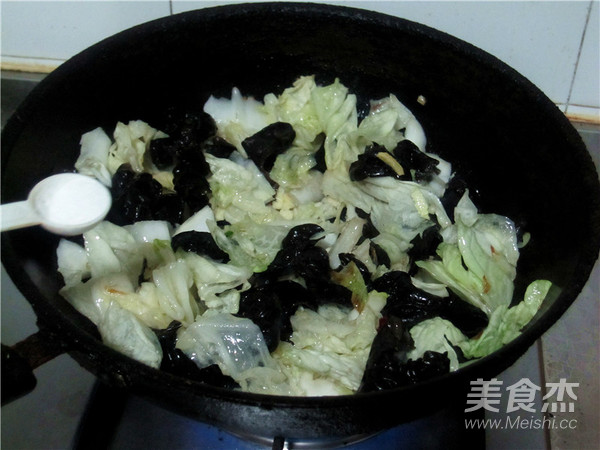 一道简单而独特的黑白菜