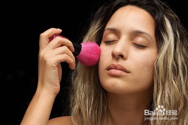 痘痘一直焖在里面怎么办