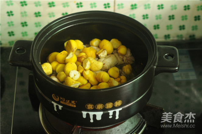 板栗烧鸡的做法