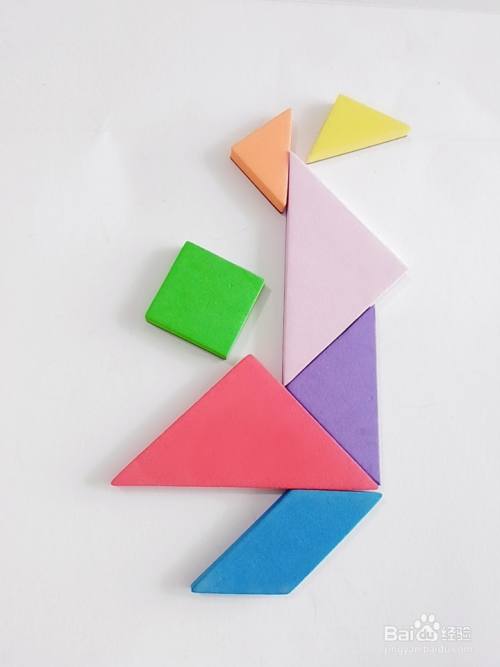 怎么样用七巧板拼一个倒立爬行的运动员.