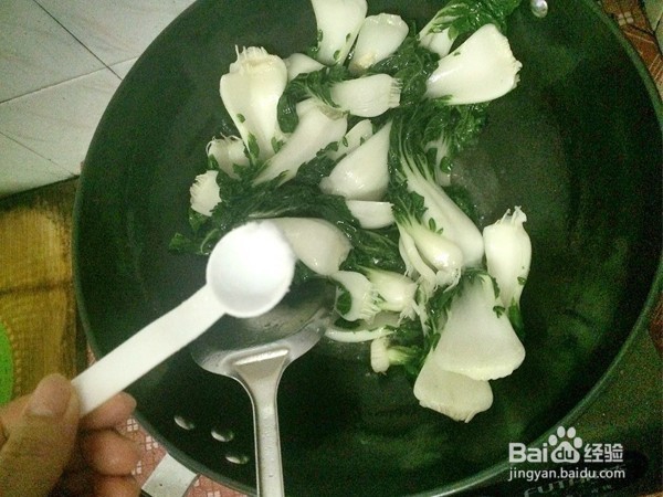 怎样炒蒜蓉奶白菜?