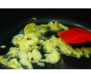 金枪鱼蛋炒饭的做法