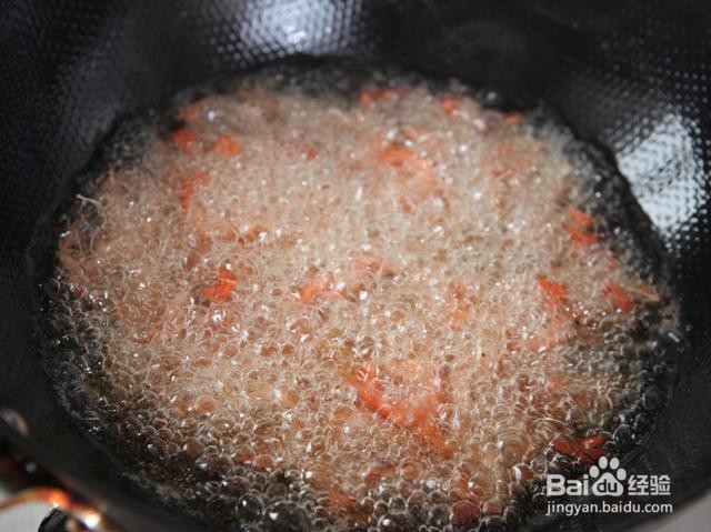 油爆小河虾的做法