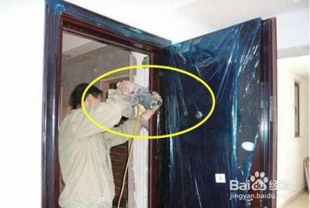 防盗门要不要灌浆老师傅家里都这么做，后悔我家装早了