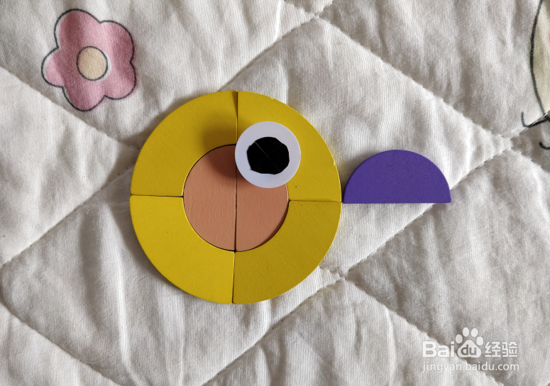 用幼儿积木怎么拼一只窝里拍翅膀的鸟儿？