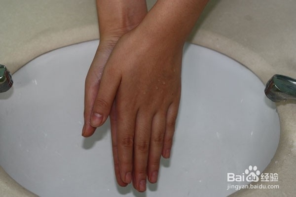 <b>如何洗手，专业七步洗手法</b>