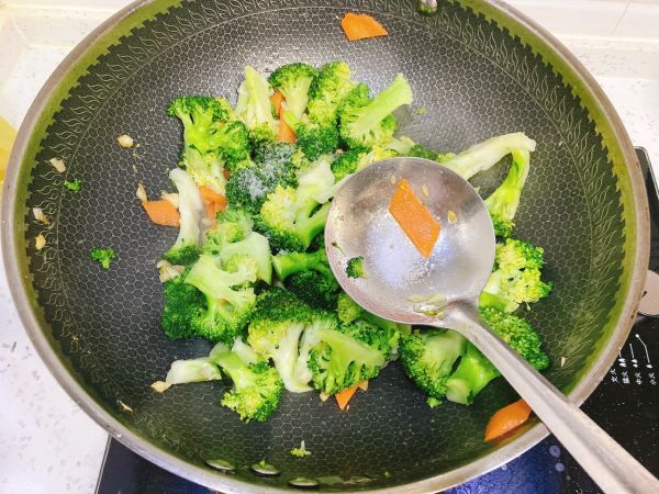 蒜蓉西兰花炒虾仁