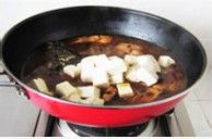 做鱼时什么时候放姜有讲究---侉炖豆腐鱼