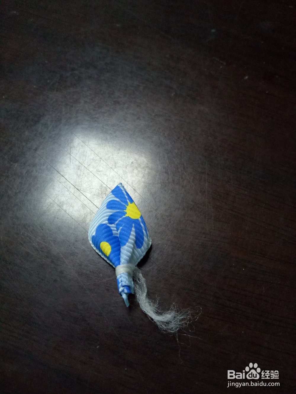 如何做一朵漂亮的丝带花