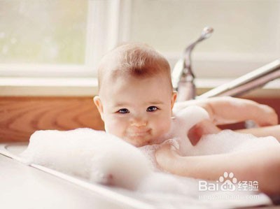 给宝宝喂奶需注意以下几个时间段。