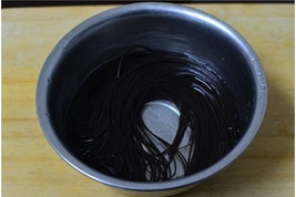 如何制作爽口凉拌蕨根粉