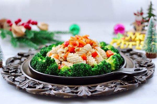 鱿鱼卷拌西兰花