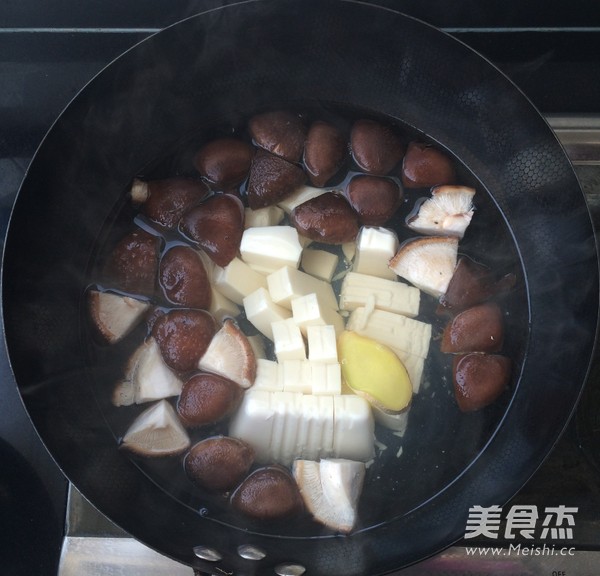 鲜香菇豆腐汤