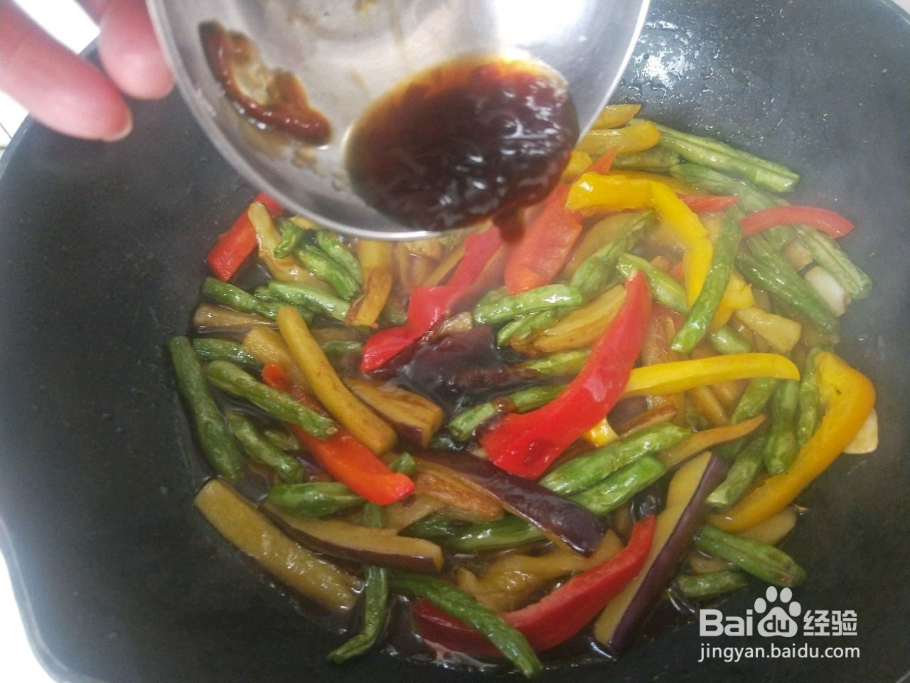 蚝油汁烧茄子豆角的做法