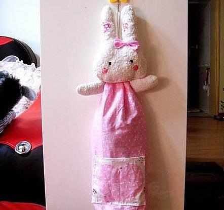 <b>手工创意毛巾兔挂袋的做法</b>