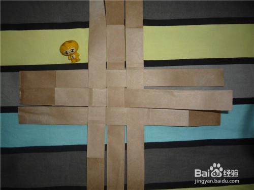 旧物改造----牛皮纸购物袋改造的小花篮