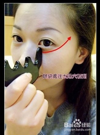 刮痧瘦脸，一周提升脸部完美线条