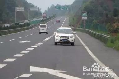 驾驶员在高速公路上有这四种行为将直接扣12分