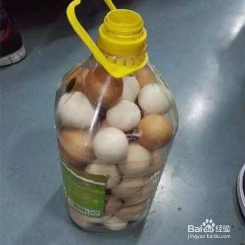 鸡蛋应该如何放入油桶?