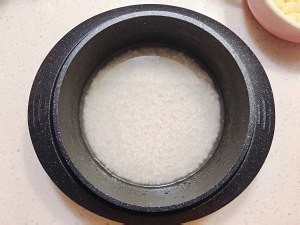 粒粒肠土豆焖饭做法