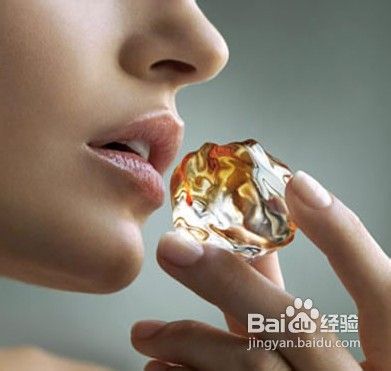 冬天嘴唇干裂怎么办怎样保养嘴唇