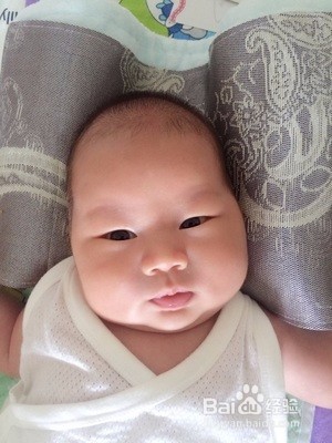 宝宝偏头丑掉渣,漂亮妈妈有妙方