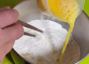 不用揉面，不用擀皮的韭菜鸡蛋发面馅饼