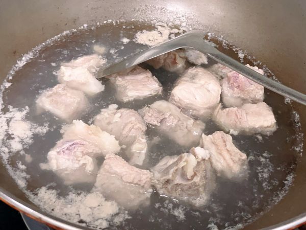 广式排骨莲藕汤