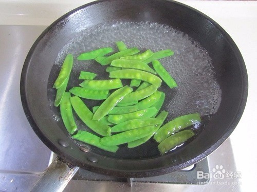 荷兰豆清炒五彩斑鱼片