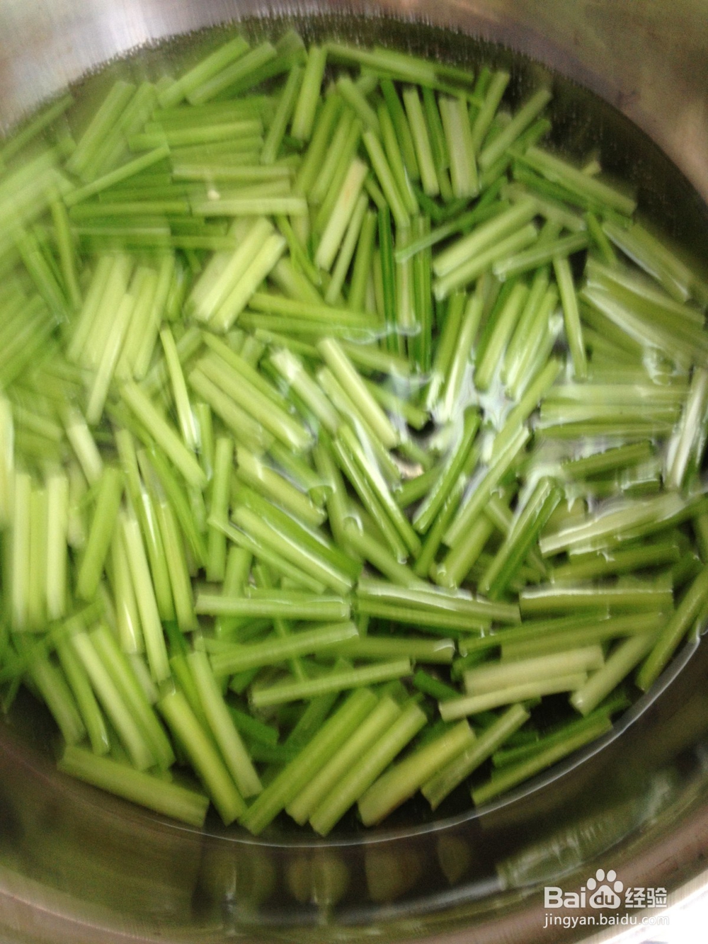 [瘦身健康素菜]芹菜炒豆干的做法