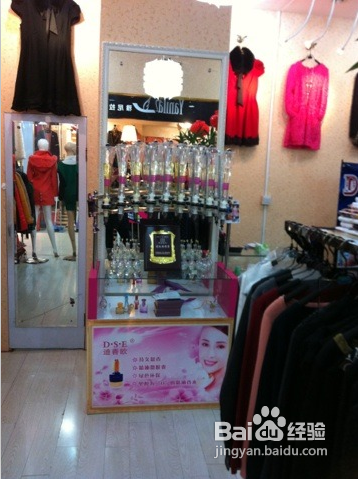 服装店老板借钱开创店中店