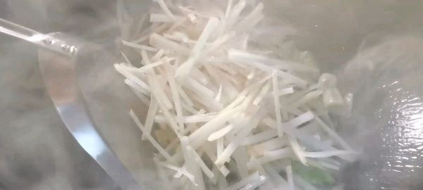 不吃凉拌香椿都不叫在春天