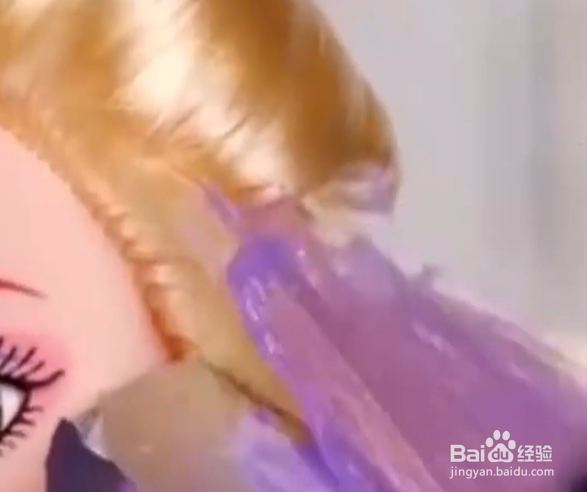 如何给芭比娃娃染头发？