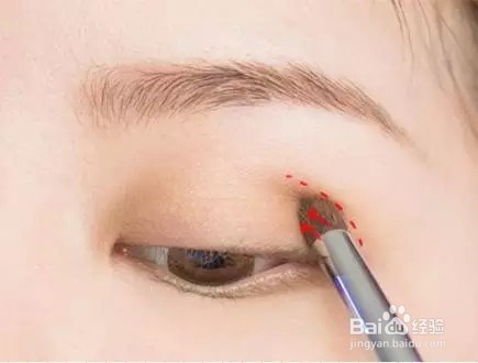 眼部化妆详细步骤？
