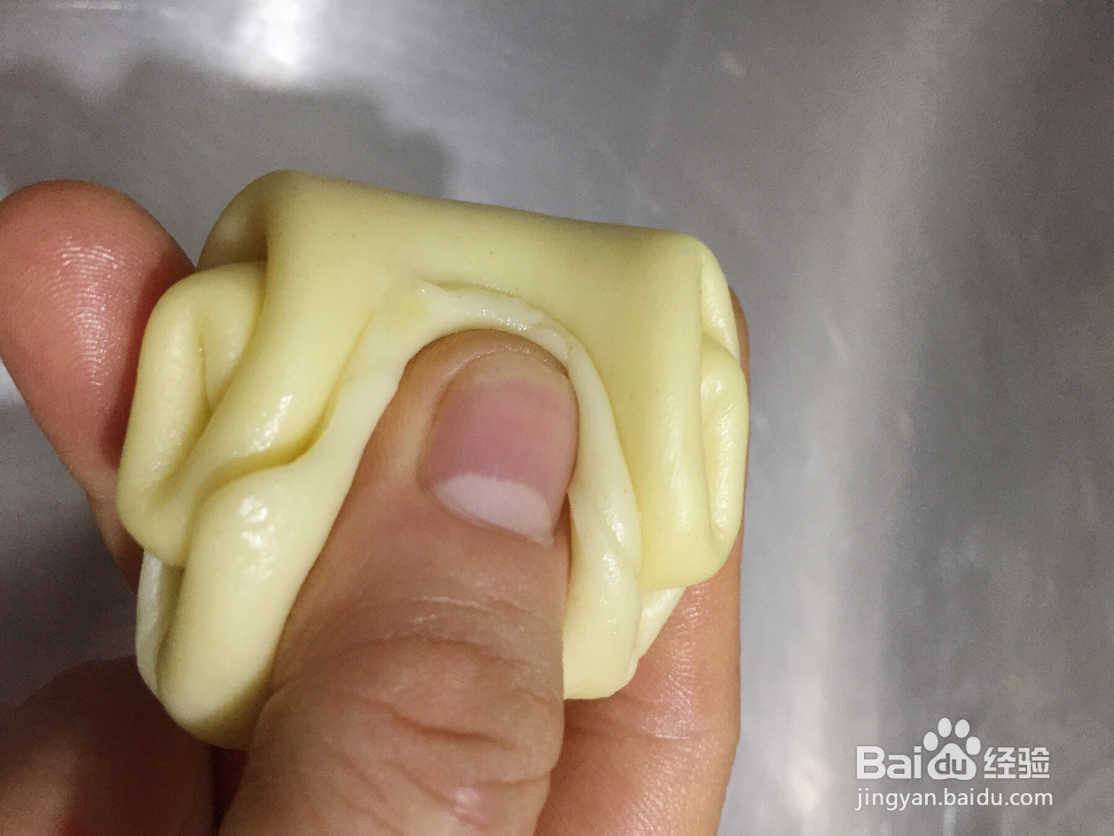 爱憎分明的榴莲酥的做法