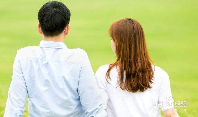 怎么才能说服一起旅游的女友时候住情侣套房