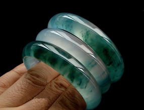 翡翠手镯怎么挑好