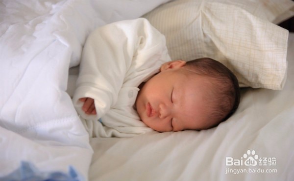 如何简单去除宝宝头上的乳痂