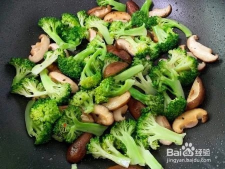 西蓝花炒香菇