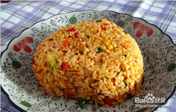 制作辣椒蛋炒饭