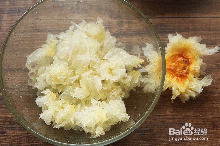 金针银耳黑枣煲鸡汤怎么做